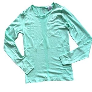 EUC Nike Long-sleeve T-shirt  DRI-FIT KNIT LONG SLEEVE Size Medium